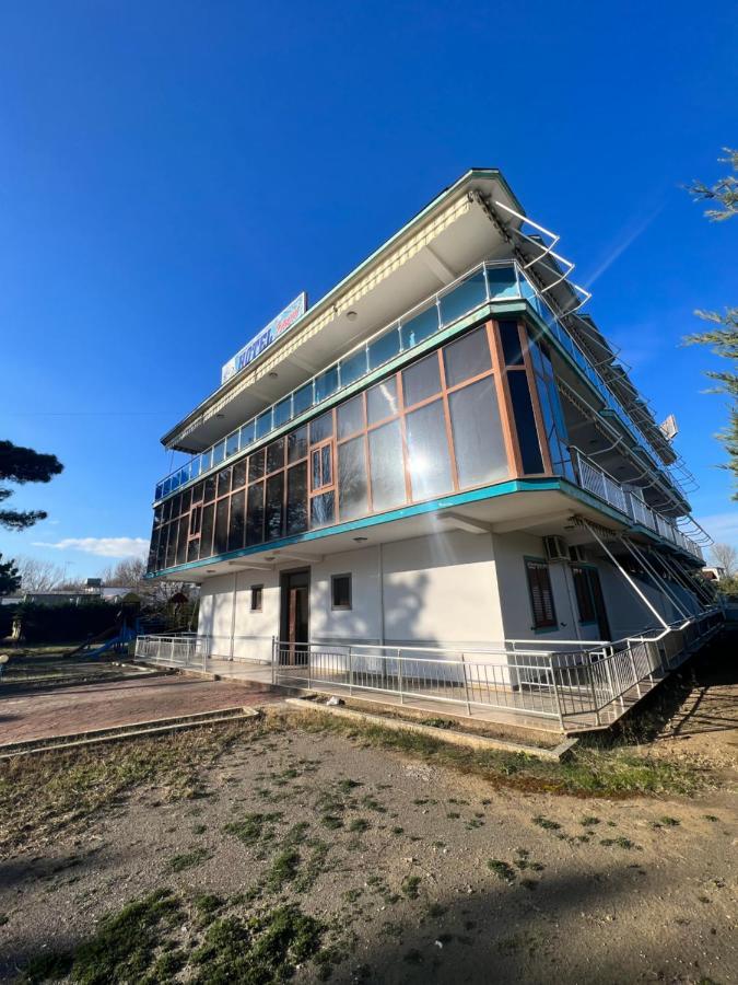 Kamberi Hotel & Apartments 2 Velipojë 外观 照片